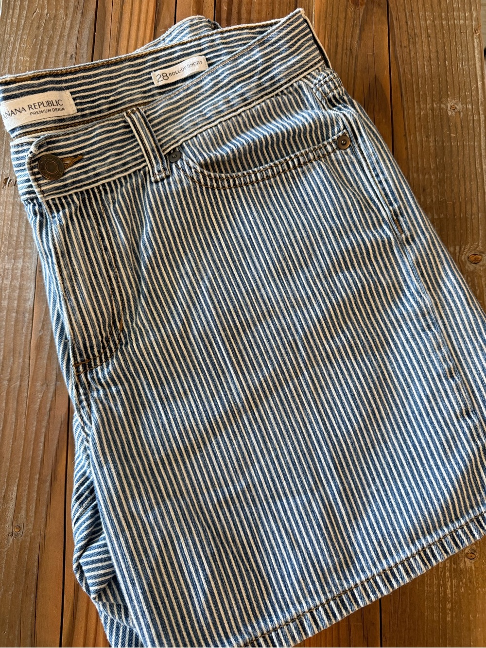 Banana Republic Women’s Shorts - Picture 2 of 6